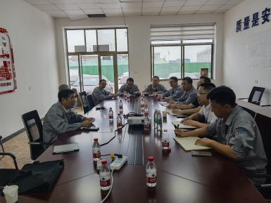 李缠乐以“四不两直”方式深入公司相变储能材料施工现场开展检查调研
