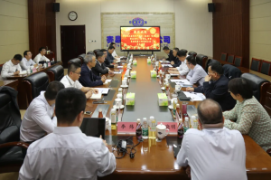 周恩利与新业集团党委书记、董事长万征举行会谈