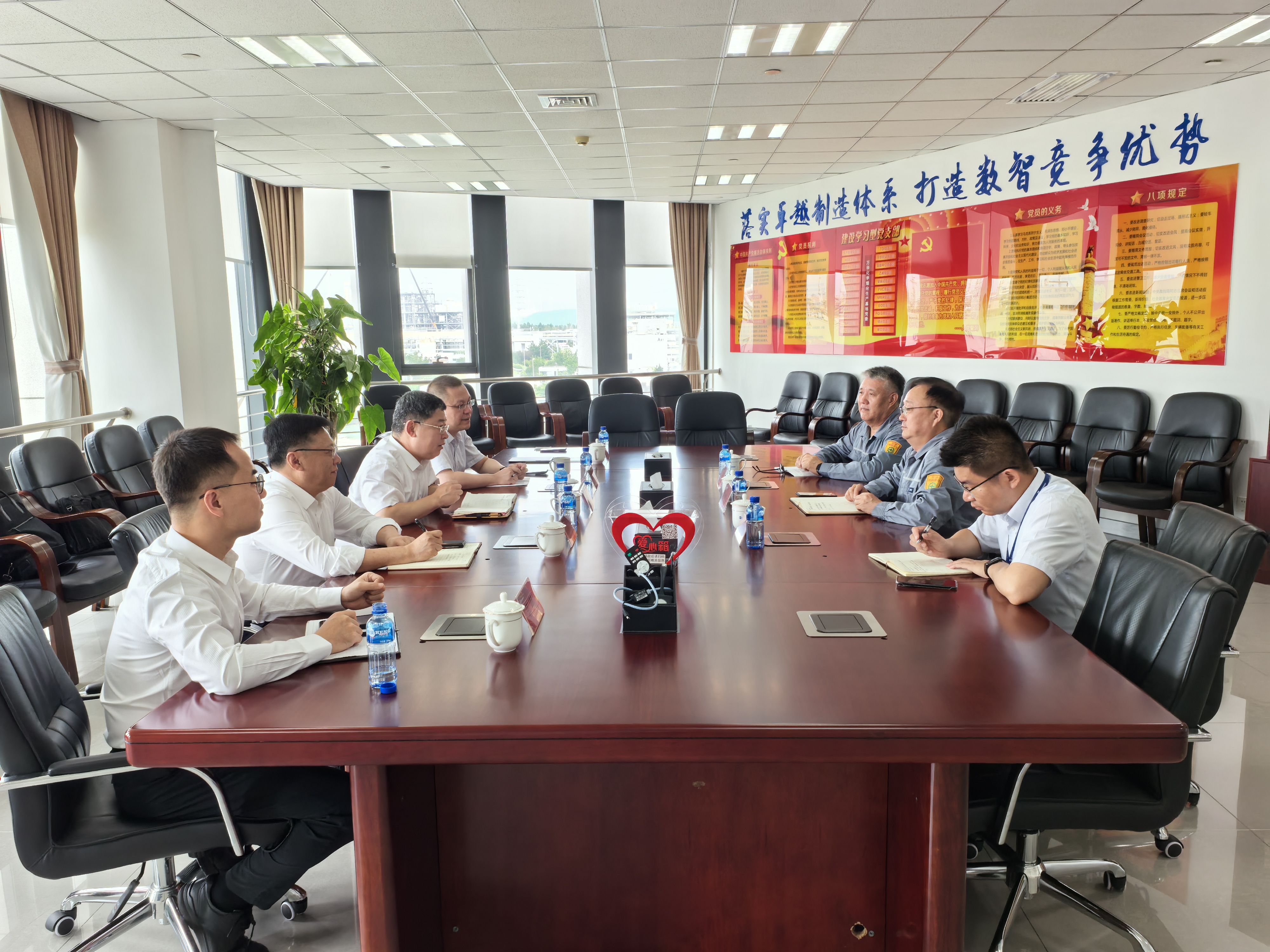 周恩利与万华化学高级顾问刘博学举行会谈