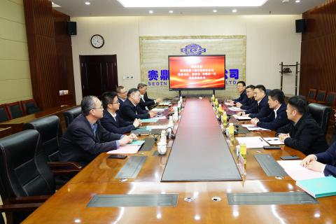 周恩利与陕西化建党委书记、董事长李科社举行会谈