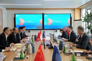 中国化学与阿克森斯公司、德西尼布能源集团座谈交流