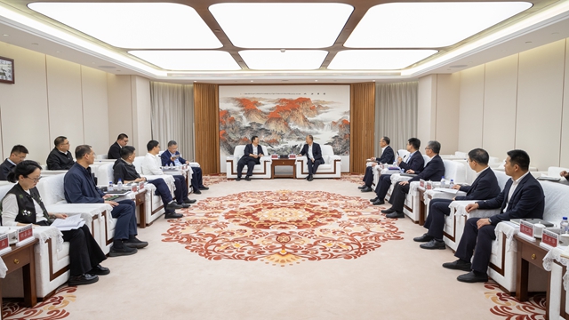 莫鼎革与北京市东城区委书记孙新军举行会谈