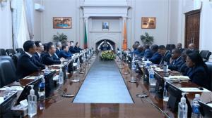 莫鼎革拜会赞比亚总统希奇莱马