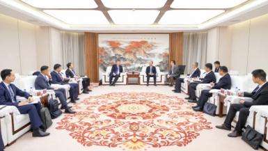 莫鼎革会见哈萨克斯坦天然气公司主席阿里别克·扎马乌夫