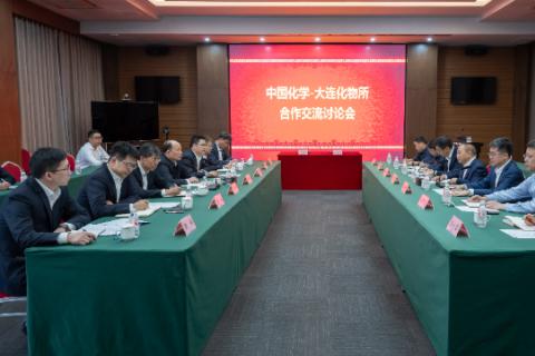 莫鼎革在大连开展系列商务活动