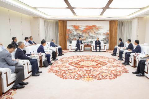 莫鼎革与上海电气集团党委书记、董事长吴磊举行会谈