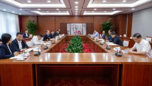莫鼎革与国家管网集团董事长、党组书记张伟举行会谈