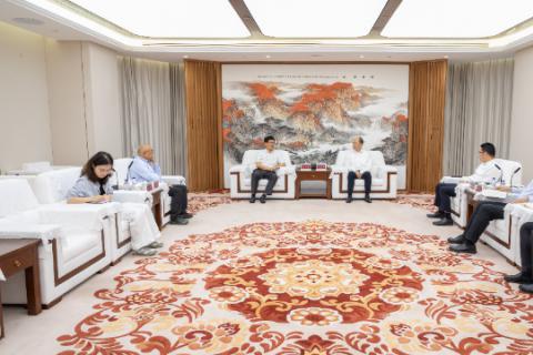 莫鼎革与怀柔国家实验室山西研究院院长孙予罕举行会谈