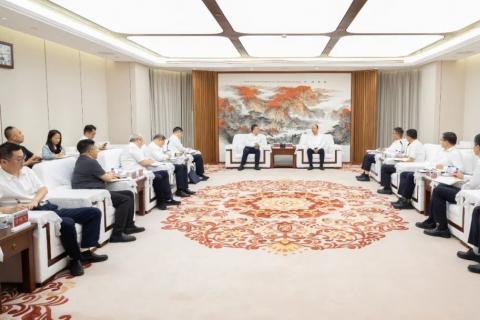 莫鼎革与杭州市委副书记、市长杜旭亮举行会谈